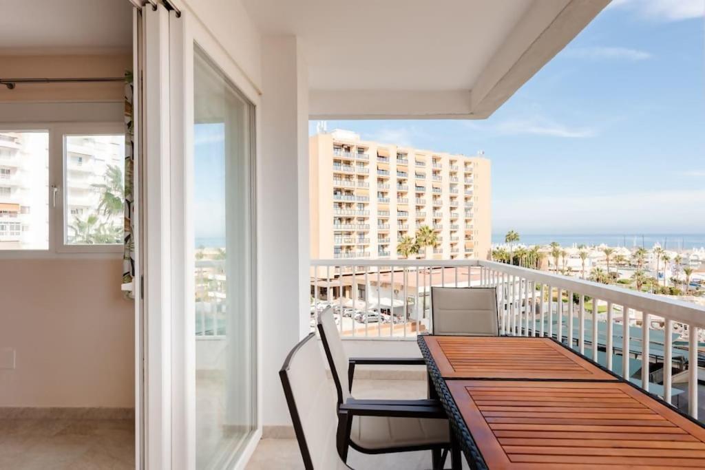 Amplio Con Vistas Al Mar Y Piscina En Benalmadena Lägenhet Exteriör bild