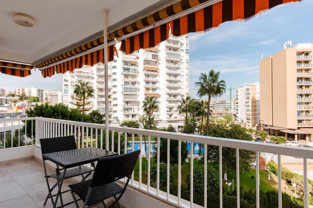 Amplio Con Vistas Al Mar Y Piscina En Benalmadena Lägenhet Exteriör bild