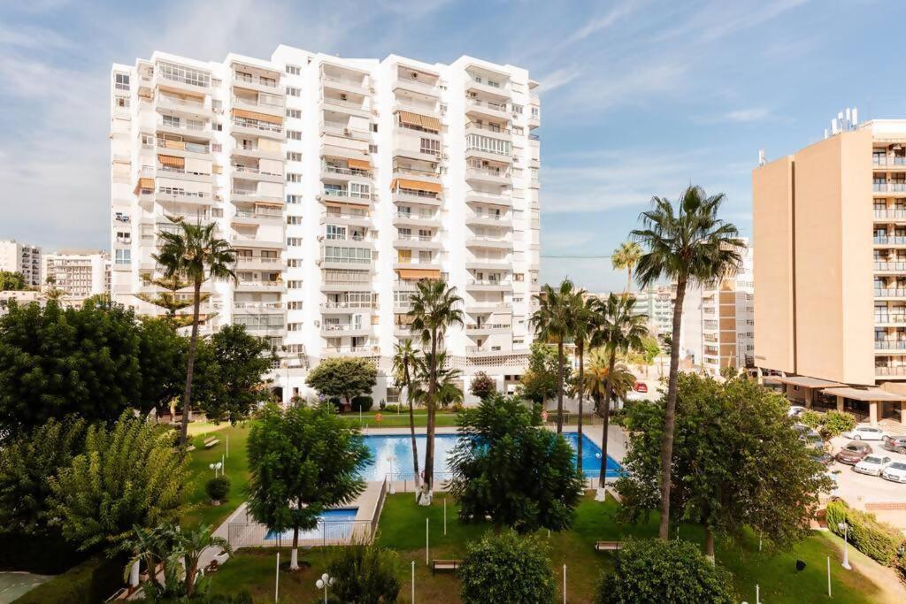 Amplio Con Vistas Al Mar Y Piscina En Benalmadena Lägenhet Exteriör bild