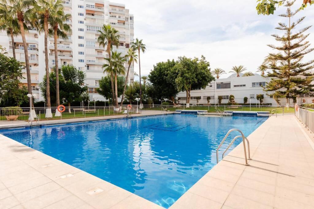 Amplio Con Vistas Al Mar Y Piscina En Benalmadena Lägenhet Exteriör bild