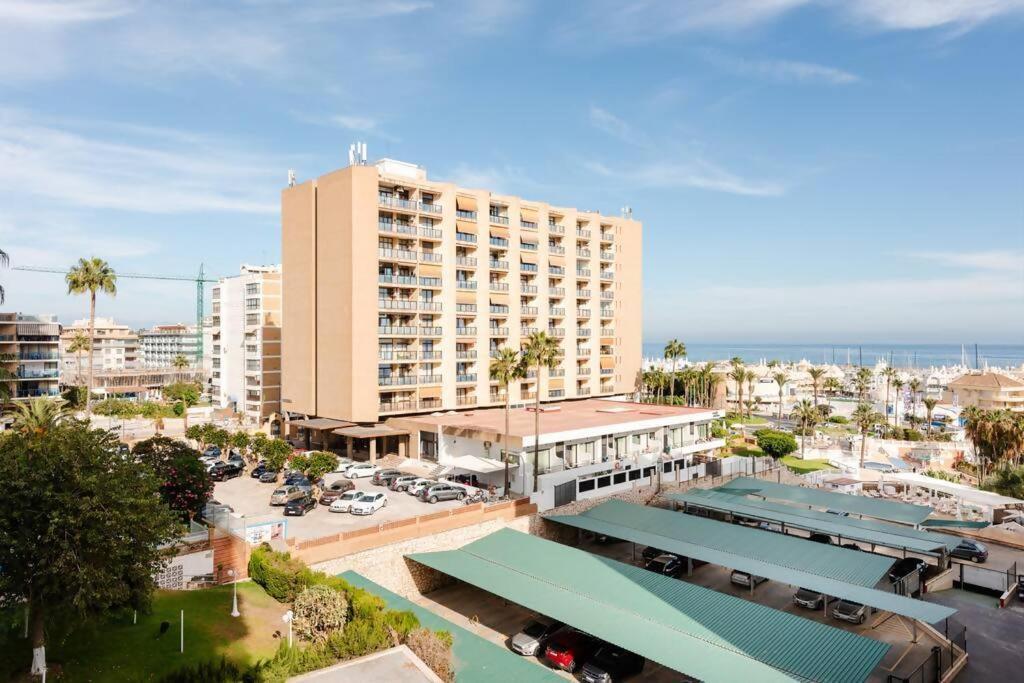 Amplio Con Vistas Al Mar Y Piscina En Benalmadena Lägenhet Exteriör bild